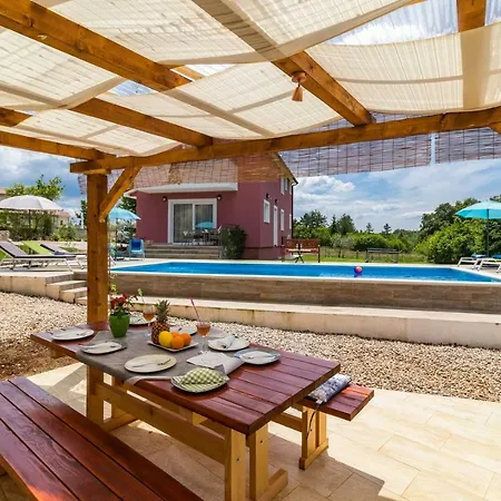Villa May Tinjan