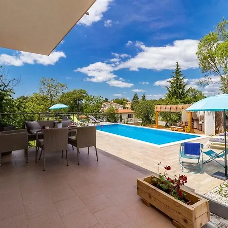 וילה Villa May Tinjan