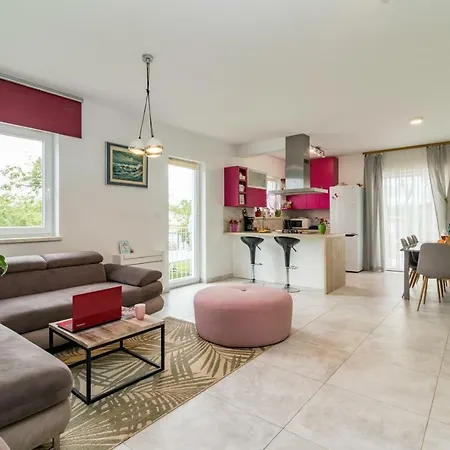 Villa May וילה *