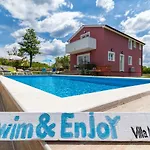 Villa May Willa Tinjan