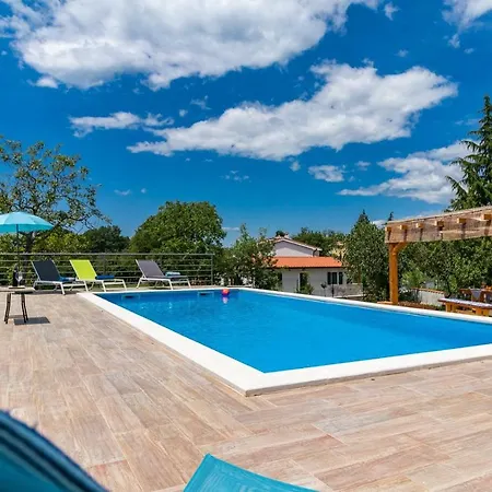 Villa May * Tinjan